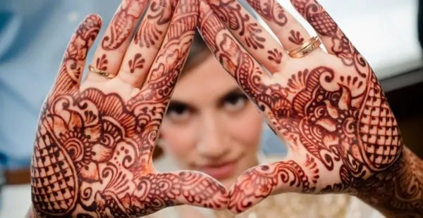 temporary henna tattoos