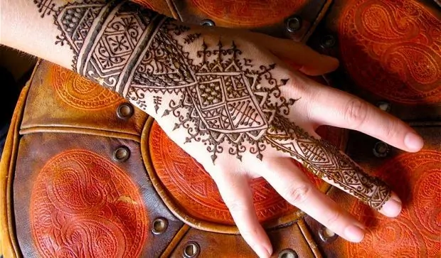 henna hand tattoo