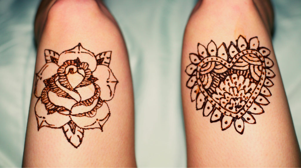 henna temporary tattoo art of roses on leg