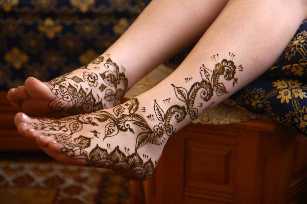 Image may contain one or more people and closeup  Henna tattoo designs Henna  tattoo designs simple Simple henna tattoo