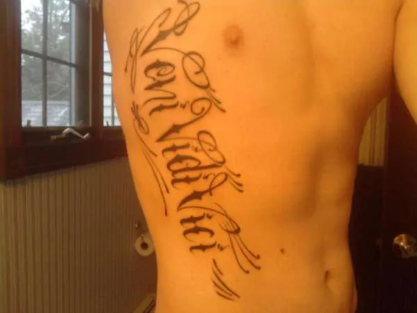 Mens ribs veni vidi vici tattoo phrase