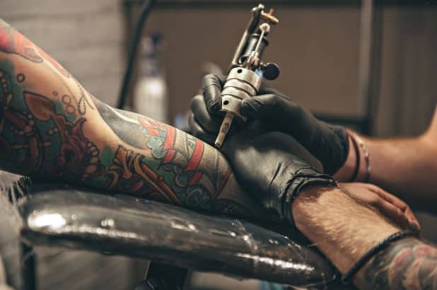 Applying tattoo with tattoo tattoo numbing cream