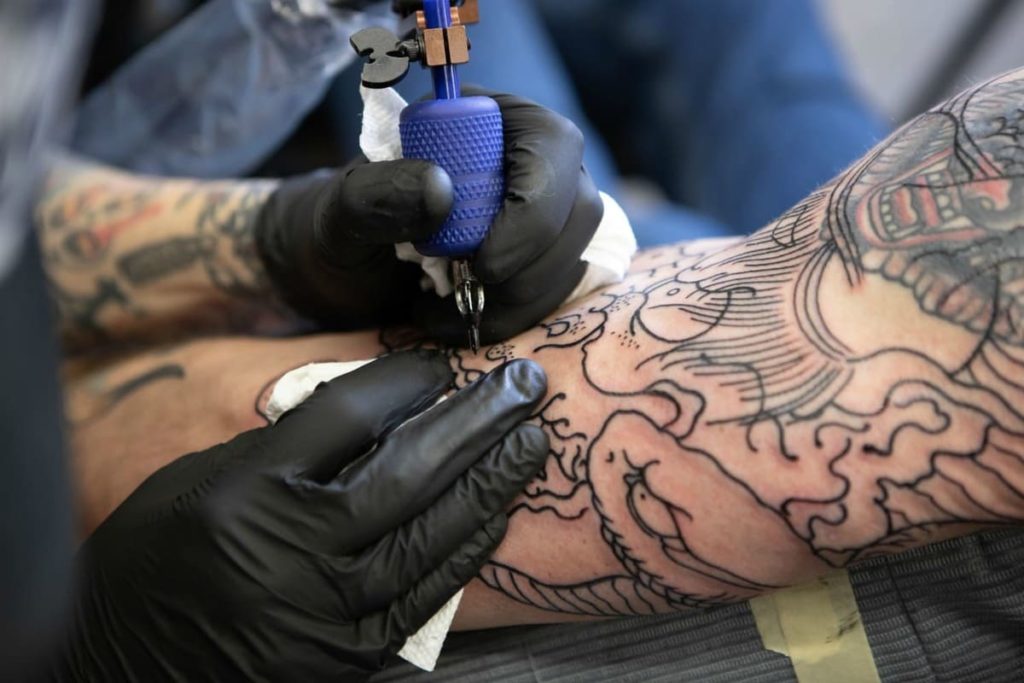 How to pick the best tattoo kit for beginners and professionals