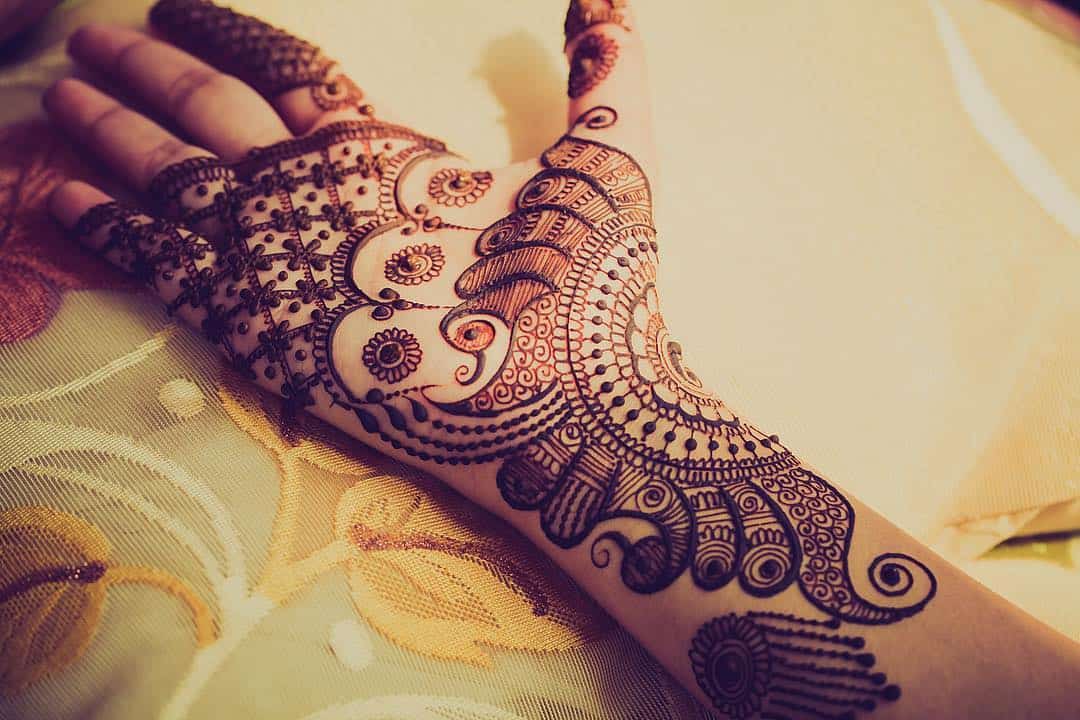 Expert Tips To Remove Henna Faster